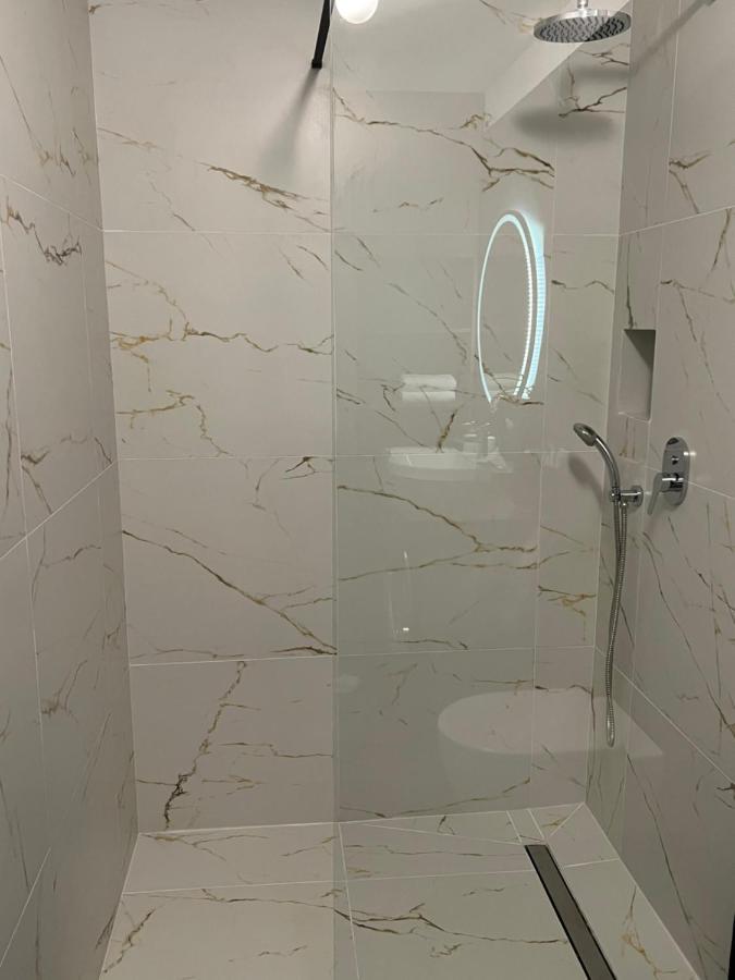 Party Avangarde Apartments City Center 莱鲍 外观 照片