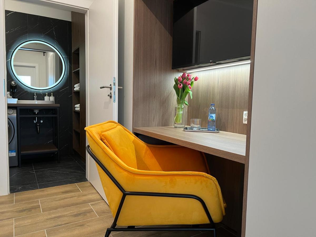 Party Avangarde Apartments City Center 莱鲍 外观 照片
