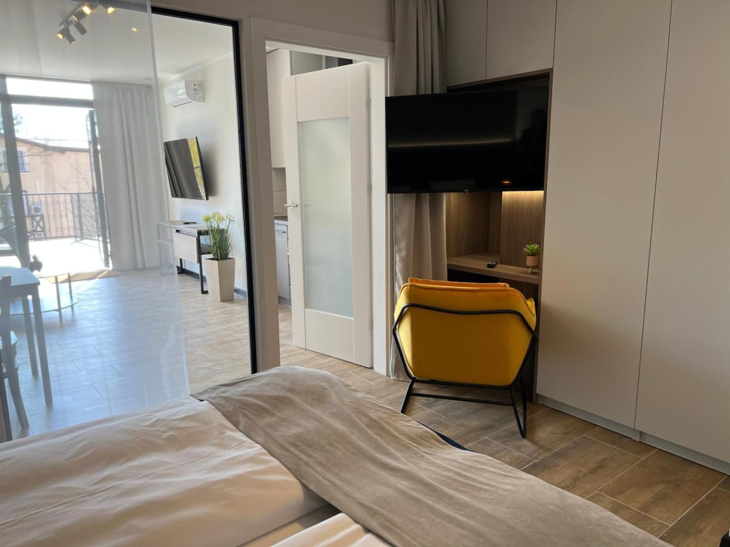 Party Avangarde Apartments City Center 莱鲍 外观 照片